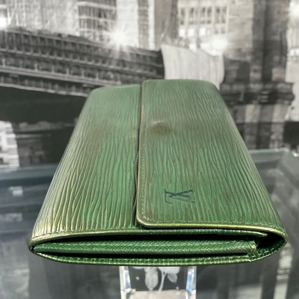 Authentic Rare Louis Vuitton Epi Leather Sarah Wallet